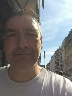 Shrek's profile, a single 56-year-old a man in Paris