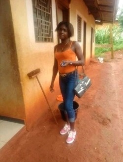 Simone's profile, a single 26-year-old a woman in Yaoundé