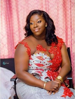 Emma's profile, a single 42-year-old a woman in Bafoussam