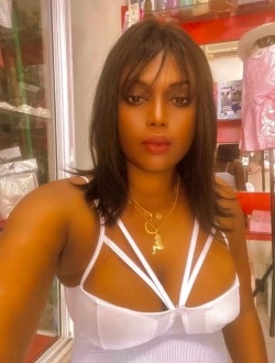 Lalia's profile, a single 35-year-old a woman in Mbour