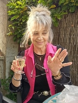 Helene's profile, a single 66-year-old a woman in Vichy