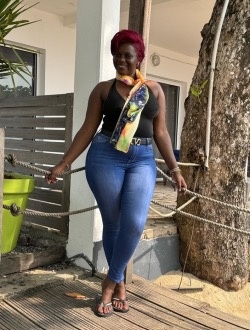 Mariela's profile, a single 32-year-old a woman in Douala