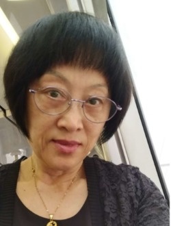 Lina's profile, a single 66-year-old a woman in Paris