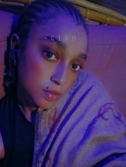 Hadiyatou Diallo's profile, a single 28-year-old a woman in Abidjan