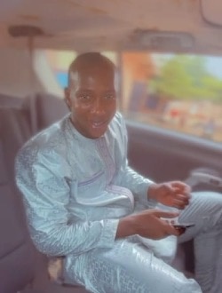 Idybenks's profile, a single 33-year-old a man in Bozola