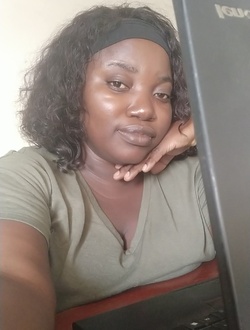 Paola's profile, a single 39-year-old a woman in Douala