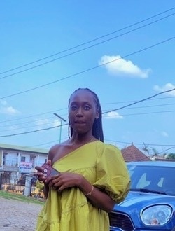 Wen's profile, a single 24-year-old a woman in Yaoundé