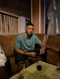 Léger's profile, a single 33-year-old a man in Lomé