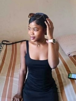 Vicky's profile, a single 20-year-old a woman in 1ER Arrondissement