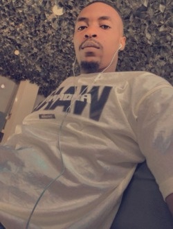 Momo's profile, a single 29-year-old a man in Abobo