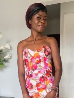 Jenny's profile, a single 23-year-old a woman in Yaoundé