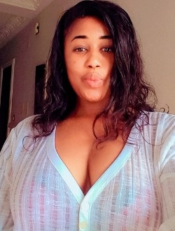 Alice's profile, a single 28-year-old a woman in Douala