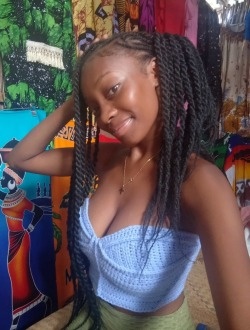 Moana's profile, a single 19-year-old a woman in Antsiranana