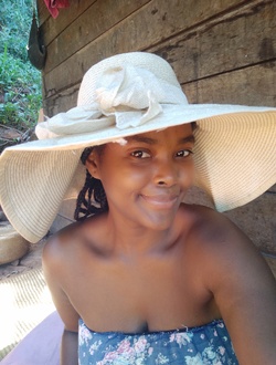 Talia's profile, a single 23-year-old a woman in Antalaha