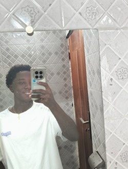 Leonel's profile, a single 24-year-old a man in Yopougon