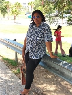 Flora's profile, a single 46-year-old a woman in Abi