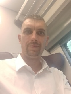 Burel's profile, a single 35-year-old a man in Fécamp