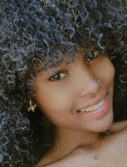 Pascaline's profile, a single 19-year-old a woman in Mahajanga