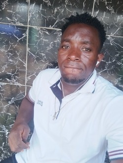 Christian's profile, a single 18-year-old a man in Douala