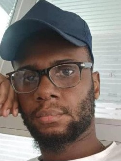 Yann's profile, a single 39-year-old a man in Marcory