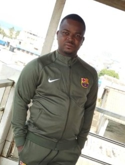 Junior's profile, a single 27-year-old a man in Lomé