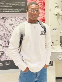 Dadzo's profile, a single 26-year-old a man in Lomé