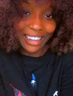 Adriana's profile, a single 24-year-old a woman in Douala