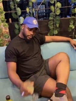 Junior's profile, a single 35-year-old a man in Douala