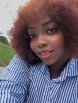 Sara's profile, a single 32-year-old a woman in Douala