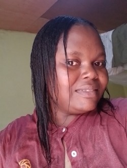 Venus's profile, a single 35-year-old a woman in Abom