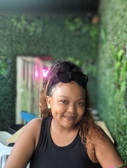 Agathe's profile, a single 19-year-old a woman in Alovingo