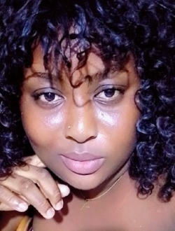 Lunic's profile, a single 25-year-old a woman in Lomé