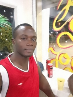 Yves's profile, a single 33-year-old a man in Lomé