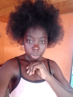 Marie's profile, a single 21-year-old a woman in Libreville