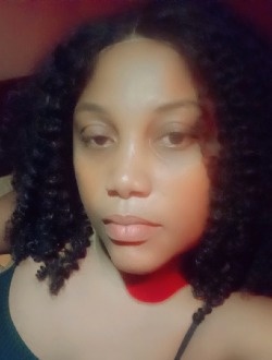 Sarah's profile, a single 33-year-old a woman in Libreville