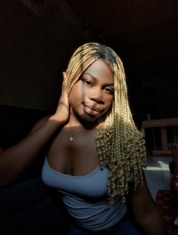 Stéphanie's profile, a single 23-year-old a woman in Yaoundé