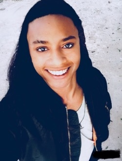 Kim's profile, a single 19-year-old a man in Dakar