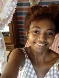 Carlitania's profile, a single 19-year-old a woman in 67 Ha