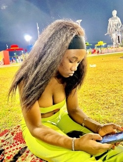 Régie's profile, a single 21-year-old a woman in Cotonou