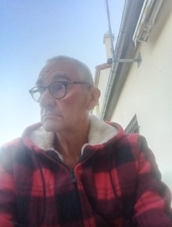Olivier's profile, a single 64-year-old a man in Saint-Denis