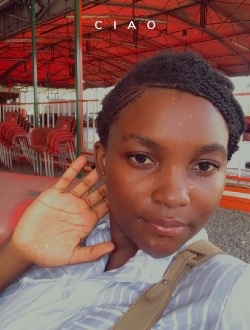 Darniel's profile, a single 20-year-old a woman in Douala