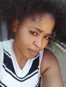 Nadia's profile, a single 27-year-old a woman in Douala