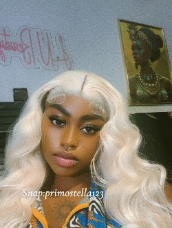 Stella's profile, a single 22-year-old a woman in Douala