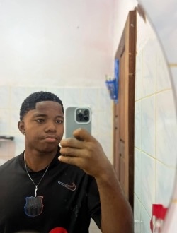 Junior's profile, a single 20-year-old a man in Yaoundé