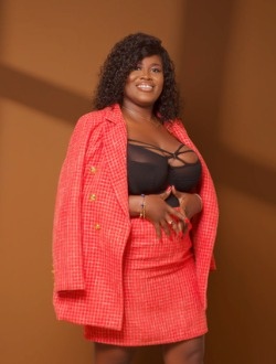 Flore's profile, a single 34-year-old a woman in Libreville