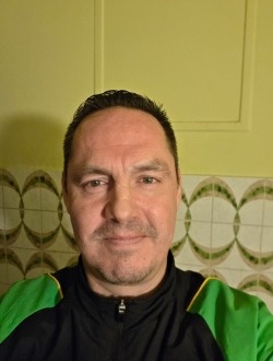 Chris's profile, a single 18-year-old a man in Liège