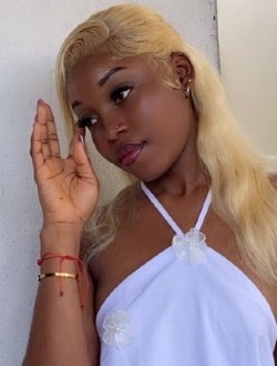 Leslie's profile, a single 23-year-old a woman in Douala