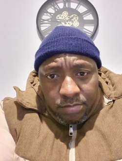 Gilles's profile, a single 42-year-old a man in Molenbeek-Saint-Jean