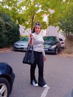 Lari's profile, a single 41-year-old a woman in Juvisy-sur-Orge