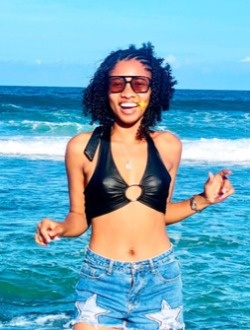 Carollah's profile, a single 20-year-old a woman in Alarobia-Antanamalaza